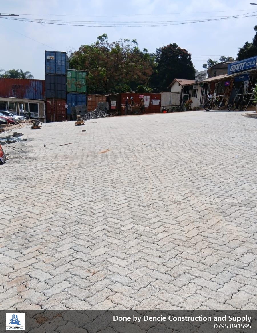 GIGIRI Driveway and parking